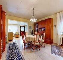 PHI AACHEN - 6-Parteien-Haus mit gepflegtem Außenbereich - beste Anbindung in Jülich-Koslar!