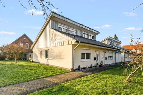 Hausansicht - 3 Zimmer Doppelhaushälfte zum Kaufen in Brake (Unterweser)