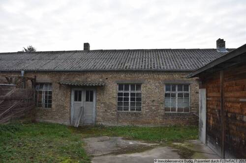 massives Werkstattgebäude im hinteren Grundstücksbereich - Grundstück in Petershagen-Eggersdorf zum Kaufen