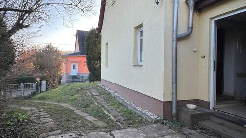 Auffahrt zum Haus, Hauseingang - 