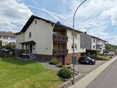 Straßenansicht - 7 Zimmer Mehrfamilienhaus, Wohnhaus in Kirtorf