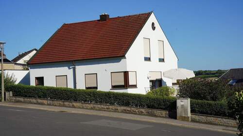 Front - 5 Zimmer Doppelhaushälfte zum Kaufen in Kürnach