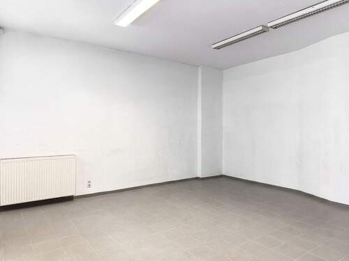 Büro / Praxis. Mit KI bereinigt. - 