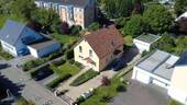 Luftbild_Vorn - Wohnen und Arbeiten vereint - hochwertiges Einfamilienhaus mit Praxis und Doppelgarage