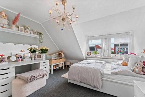 Schlafzimmer - 9 Zimmer Mehrfamilienhaus, Wohnhaus zum Kaufen in Bremen