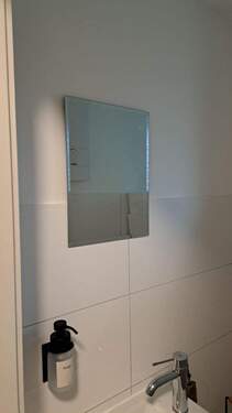 WC-Bereich mit Spiegel.jpg - 