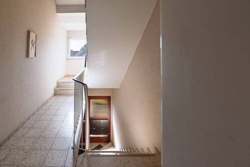 Flur, Hauseingang - 2 Zimmer Etagenwohnung zum Kaufen in Schenefeld