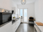 Küche mit Balkon - Altbauklassiker in der Carlstadt! Fischgrätparkett, Balkon und hohe Wohnqualität