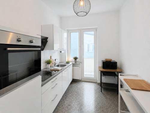 Küche mit Balkon - Altbauklassiker in der Carlstadt! Fischgrätparkett, Balkon und hohe Wohnqualität