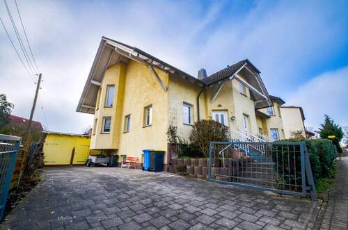 Ansicht Einfahrt 1 - 1 Zimmer Mehrfamilienhaus, Wohnhaus zum Kaufen in Hildburghausen