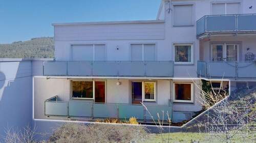 Gartenansicht auf Balkon und Wohnung - 3 Zimmer Etagenwohnung zum Kaufen in Fischbach bei Dahn