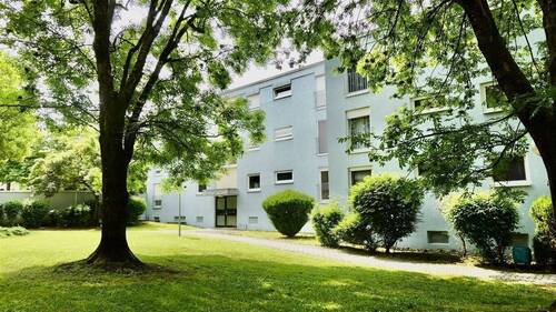 Hausansicht Nordwestseite - Attraktive 3,5-Zimmer Hochparterrewohnung - frisch renoviert