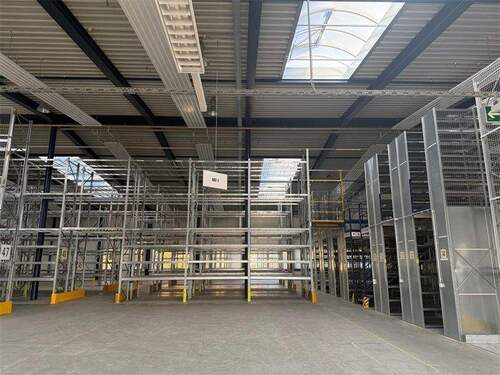 Hochregallager1 - Halle mit Hochregalen zu mieten