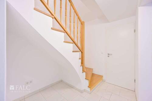 UG Diele mit Treppe - 