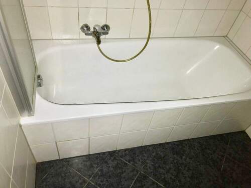 Bad mit Badewanne ähnlich - 