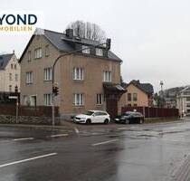 Großes Zweifamilienhaus mit ehemaliger Schmiede sucht Liebhaber! - Auerbach