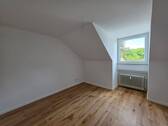 Helles Dachgeschosszimmer - 