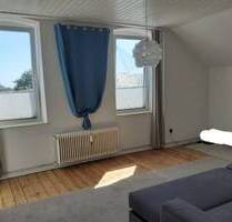 Steinbergkirche: Gemütliche 2-Zimmer-Dachgeschoss-Wohnung im Ortskern