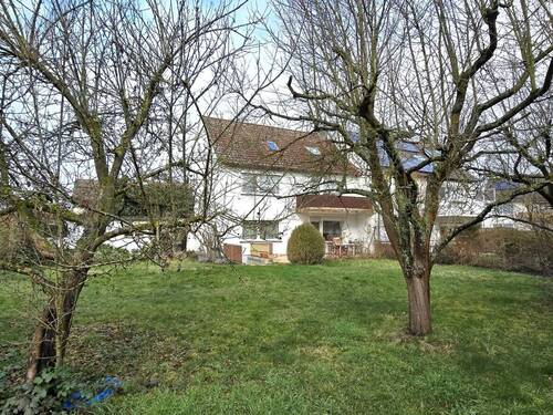 Haus mit Garten - 