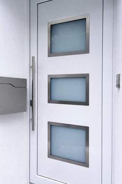 Neuer moderner Eingangsbereich - 