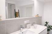 Modernes Badezimmer - 