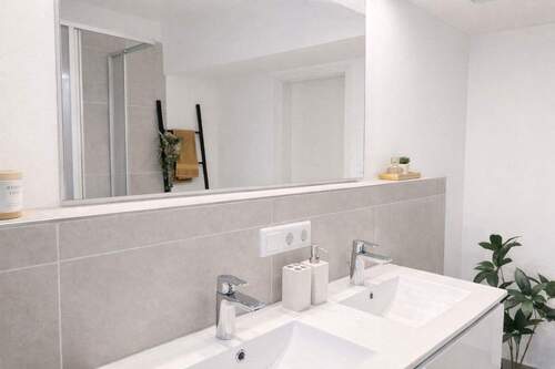 Modernes Badezimmer - 