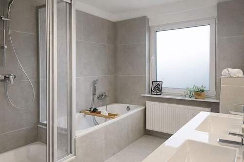 Badezimmer mit Tageslicht - 