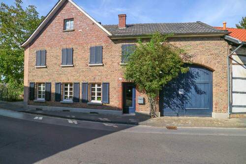 Außen - 1 Zimmer Mehrfamilienhaus, Wohnhaus zum Kaufen in Jüchen / Schaan