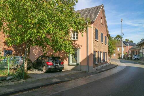 Außen - 1 Zimmer Mehrfamilienhaus, Wohnhaus in Jüchen / Schaan