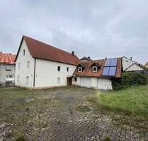 Familienfreundliches Ein- Zweifamilienhaus - inklusive 4 Garagen und offener Unterstellhalle - Diespeck