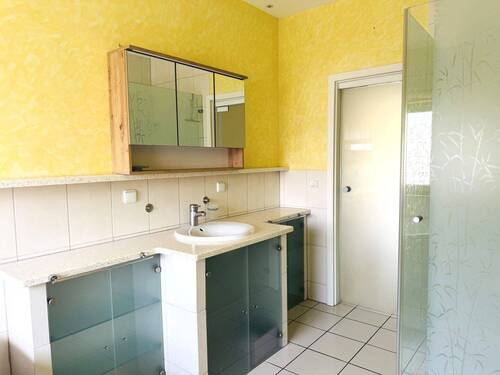 Tageslichtbad mit Designerwaschtisch - 