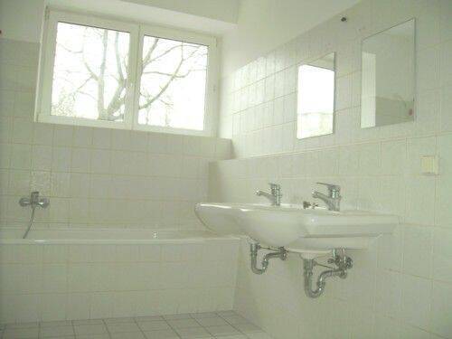 Bad - 4 Zimmer Etagenwohnung zur Miete in Brandenburg an der Havel