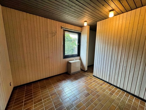 Schlafraum u. Garderobe - 