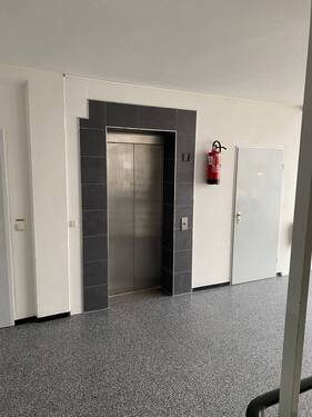 Fahrstuhl.jpg - 2 Zimmer Büro zum Kaufen in Bielefeld
