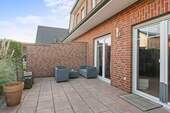 26 m² Terrasse begehbar von Wohnzimmer und Garage - 