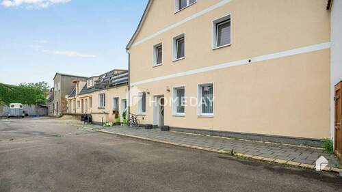 Außenansicht 2 - 6 Zimmer Mehrfamilienhaus, Wohnhaus zum Kaufen in Merseburg