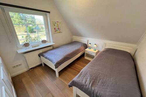 Zweites Schlafzimmer mit zwei Einzelbetten - 