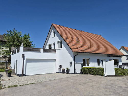 Außenansicht - Hochwertiges, massives Einfamilienhaus mit Einliegerwohnung in verkehrsberuhigter Lage