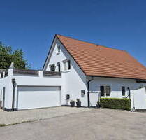 Hochwertiges, massives Einfamilienhaus mit Einliegerwohnung in verkehrsberuhigter Lage - D-LANGENNEUFNACH