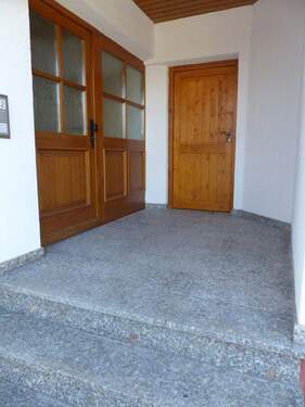 Eingang außen - 2 Zimmer Etagenwohnung in Holzheim