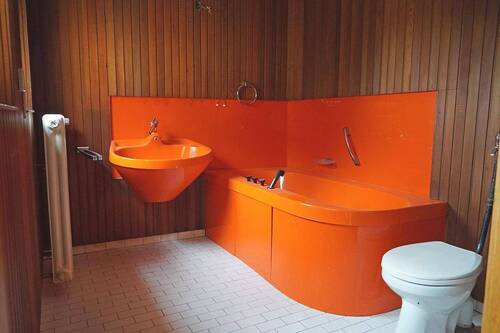 Bad aus den 80er - 5 Zimmer Mehrfamilienhaus, Wohnhaus in Bergisch Gladbach