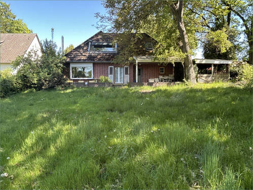 Blick vom Garten zum Haus - 
