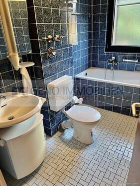 Wannenbad mit Fenster - 