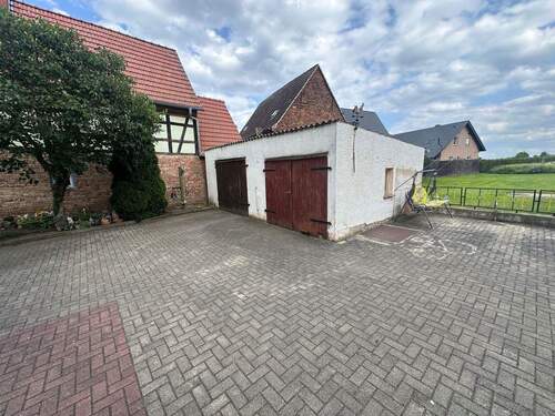 Garage.JPG - 4 Zimmer Einfamilienhaus in Lützen