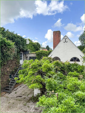 Nebengebäude und Innenhof - 