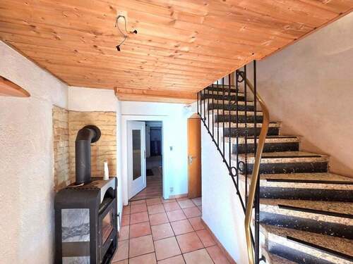 Eingangsbereich und Treppenaufgang - Einfamilienhaus mit 240,00 m² in Rugendorf zum Kaufen