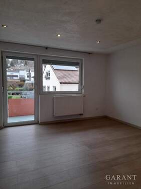 Wohnzimmer mit Balkon - 