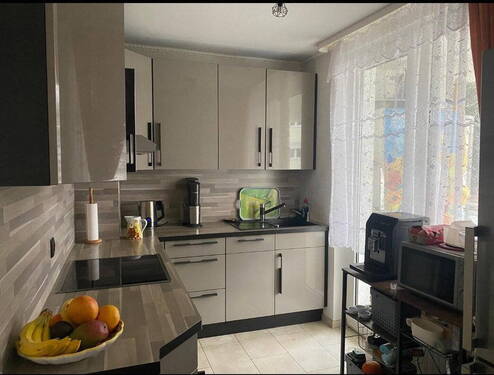 Bild 1 - Wohnung in zentraler Lage mit Balkon und Einbauküche
