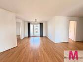  Wohnzimmer - 3 Zimmer Etagenwohnung zur Miete in Nürnberg