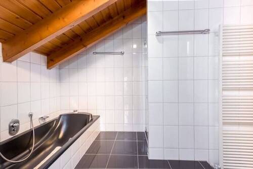 Bad mit Wanne - 